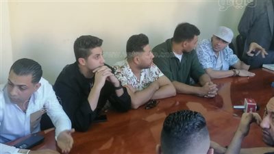 مصطفى كامل لـ عنبة: مش هخليك تغني غير بفرقة موسيقية |فيديو وصور