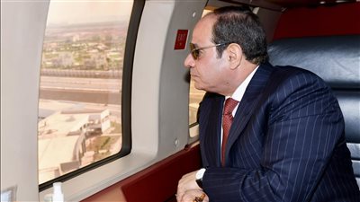 السيسي يتفقد جوا الموقف التنفيذي وسير الأعمال الإنشائية للعاصمة الإدارية 