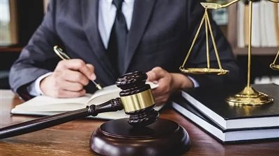 أسال استشير.. ما أحكام النفقة على المسافرة والمحبوسة والعاملة؟