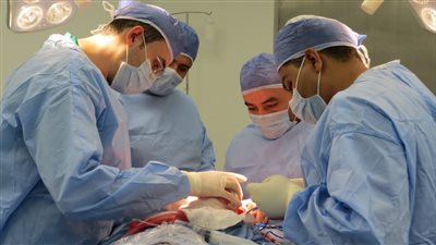 الرعاية الصحية تجري جراحة لإعادة تشكيل عظام الجمجمة لرضيع في بورسعيد