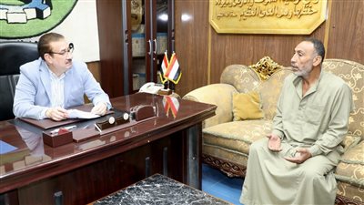 خلال لقاء المواطنين.. محافظ المنوفية يوجه بصرف إعانات مالية للحالات الإنسانية