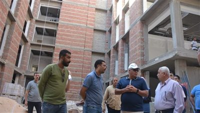 محافظ الوادي الجديد يتفقد مجمع المصالح الحكومية المميكن