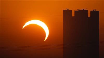 احذر.. قد تصاب بالعمى أثناء رؤية كسوف الشمس بالنظارة