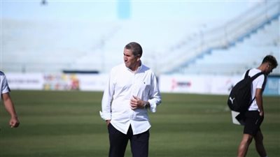 جاريدو ولاعبو الإسماعيلي يتفقدون أرضية ملعب غزل المحلة