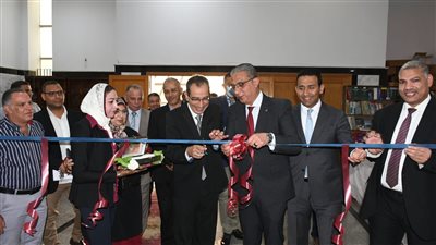 ٨ دور نشر تشارك في معرض الكتاب الجامعي بالفيوم | صور