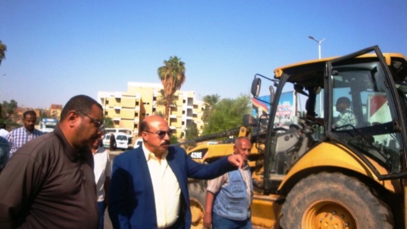 جولة لمحافظ أسوان