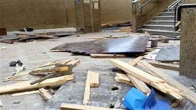 إصابة عاملين إثر سقوطهما من أعلى سقالة خشبية بالغربية 