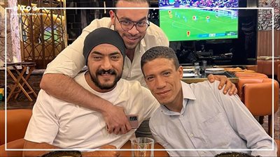 جبر خواطر ولا شو.. قصة عزومة أحمد العوضي لعامل النظافة | فيديوجراف