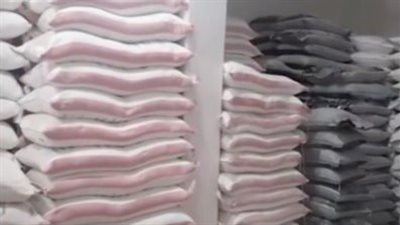 مصادرة 232 طن دقيق وأرز قبل بيعها بالسوق السوداء | فيديو