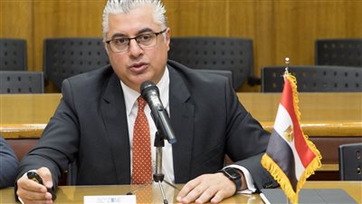 مشروعات المنطقة الاقتصادية لقناة السويس تزين واجهات مبنى بورصة ناسداك الأمريكية