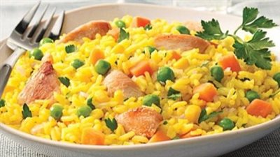 طريقة عمل الأرز بالخضار وصدور الدجاج | فيديو