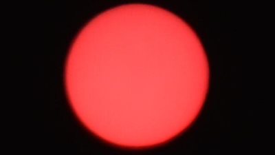 يستمر ساعتين و16 دقيقة.. بدء كسوف الشمس جزئيا بالقاهرة