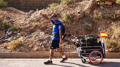 اختفى في إيران.. حكاية سائح إسباني قرر الذهاب لمونديال قطر سيرًا على الأقدام