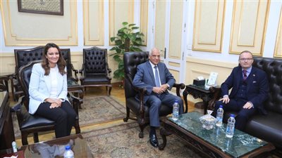 محافظ الجيزة يستقبل سفير جمهورية التشيك لبحث التعاون المشترك | صور