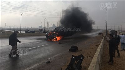 اشتعال النيران في سيارة أعلى الأوسطي | صور