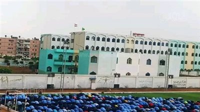 طلاب المعاهد الأزهرية بالشرقية يؤدون صلاة كسوف الشمس|صور