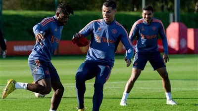 رونالدو يعود لتدريبات مانشستر يونايتد بعد عقوبة تين هاج 