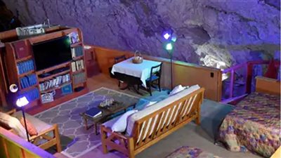  الليلة بـ 1000 دولار.. محاصرة 5 سياح داخل فندق تحت الأرض في أمريكا 