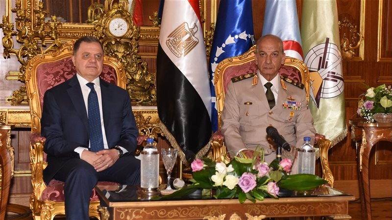 وزير الداخلية يقدم