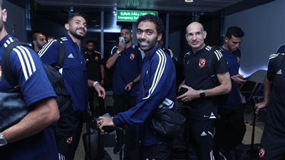  الأهلى يصل فندق الإقامة بعد انتهاء المران الأول بالإمارات| فيديو