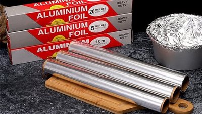 يسبب التسمم الغذائي.. 5 مخاطر لتغليف الطعام في ورق السلوفان