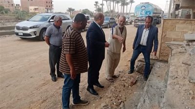 نائب محافظ الجيزة يتابع مشروعات الرصف وتطوير الطرق | صور