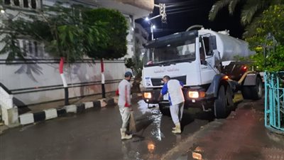 سباق مع الزمن.. عمليات شاقة لشفط وكسح تجمعات مياه الأمطار في الدقهلية | صور