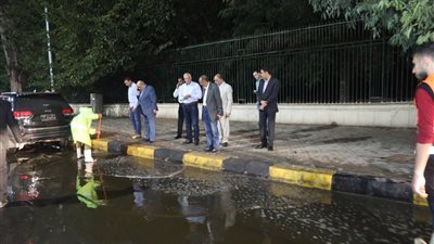 محافظ الجيزة يتفقد مجهودات شفط مياه الأمطار بالشوارع.. ويوجه نداء للمواطنين|صور 