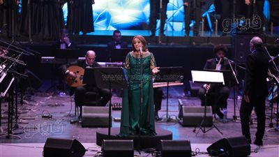 وبتسأل يا حبيبي ولمين ياقمر.. عفاف راضي تتألق في مهرجان الموسيقى|صور