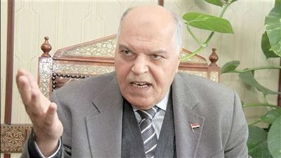 ولي أمر يعتدي على مديرة مدرسة بحلوان