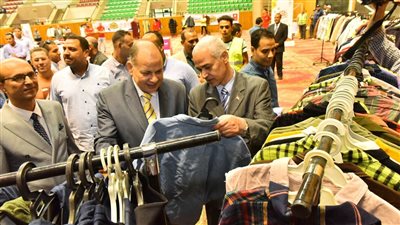 25 ألف قطعة ملابس جديدة مجانًا لطلاب الجامعة.. محافظ أسيوط يفتتح مبادرة 