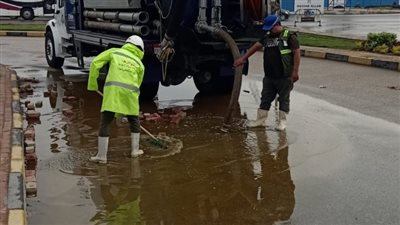 سحب مياه الأمطار من شوارع الجيزة|صور