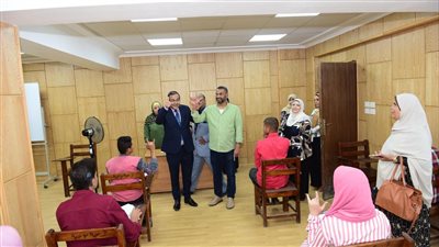 رئيس جامعة سوهاج يتابع امتحانات قبول الطلاب الصم بكلية التربية النوعية