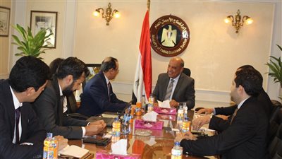وزير قطاع الأعمال العام يبحث مع 