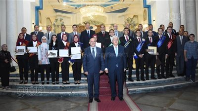 قوات الدفاع الشعبي والعسكري تكرم أوائل خريجي الجامعات المصرية