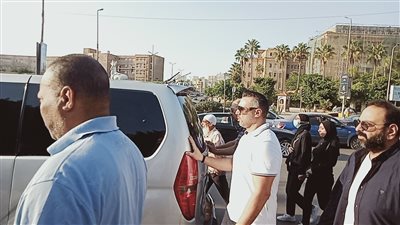 تشييع جثمان والد الفنان أحمد فريد بمسجد المواساة فى الإسكندرية