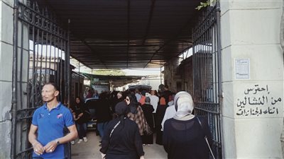 تشييع جثمان والد الفنان أحمد فريد في الإسكندرية| فيديو 