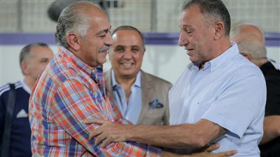 الخطيب يؤازر بعثة الأهلي قبل لقاء السوبر | فيديو