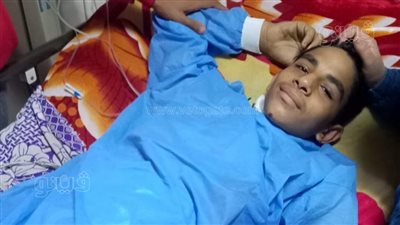 أجبروهما على النزول.. شاب يتهم آخرين بإلقاء شقيقه أسفل القطار والتسبب في بتر ساقيه بالغربية