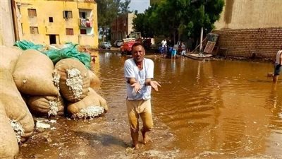 أضرت الحي والميت.. الأمطار تُغرق محصول القطن في قرية النويرة ببني سويف