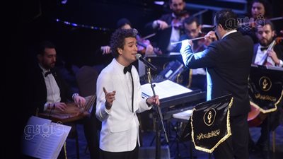 محمد محسن يبدأ حفله بمهرجان الموسيقى بـ
