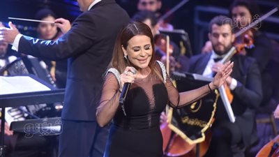 قلبي ليه حاسس أوي.. كارول سماحة تبهر الجمهور بغناء 