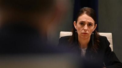 سيف ساموراي وقنبلة.. امرأة تهاجم مكتب رئيسة الوزراء النيوزيلندية | صور