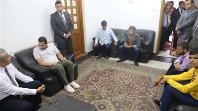 وزير القوى العاملة ينتصر لحقوق 7 من 