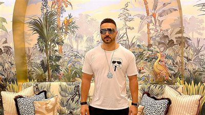 دكتور جامعي وفنان وإعلامي.. 7 معلومات لا تعرفها عن أحمد فريد