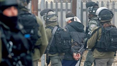 الاحتلال يعتقل 40 مواطنًا في الضفة الغربية والقدس ويُصيب 3 بالرصاص