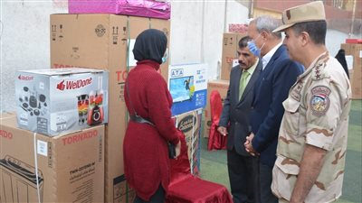 محافظ القليوبية يُسلِم أجهزة عرائس لـ 8 فتيات من الأسر الأولى بالرعاية