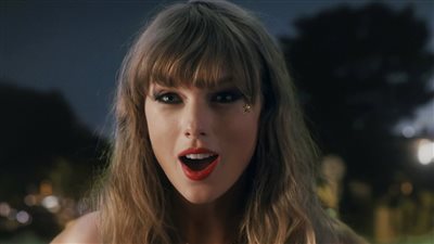بعد وصفها بـ كارهة للسمناء.. تايلور سويفت تحذف مشهدا من فيديو كليب أغنيتها الجديدة| صور