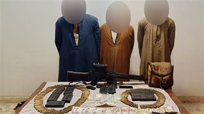 ضبط سلاح ناري وكمية من الذخائر والمواد المخدرة بحوزة 3 عناصر إجرامية بالمنيا