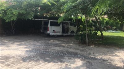 وصول جثمان والد الإعلامية إيمان عز الدين إلى مسجد حسن الشربتلي